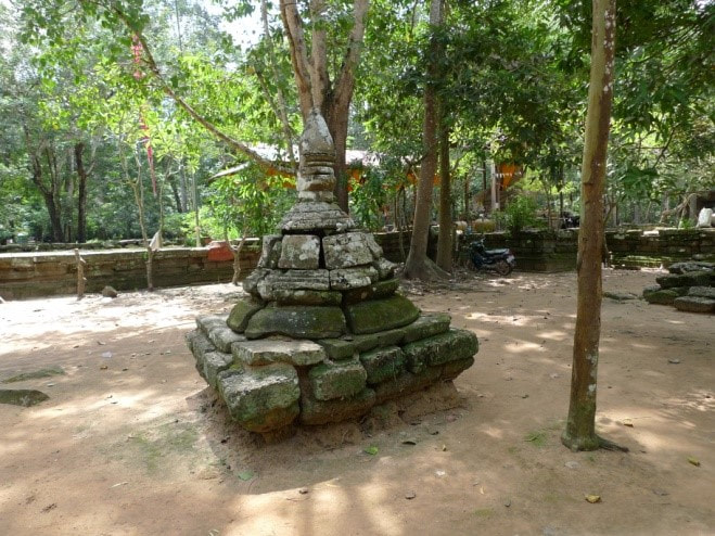 Stupa neben der Terrasse Tep Pranam in Angkor Thom