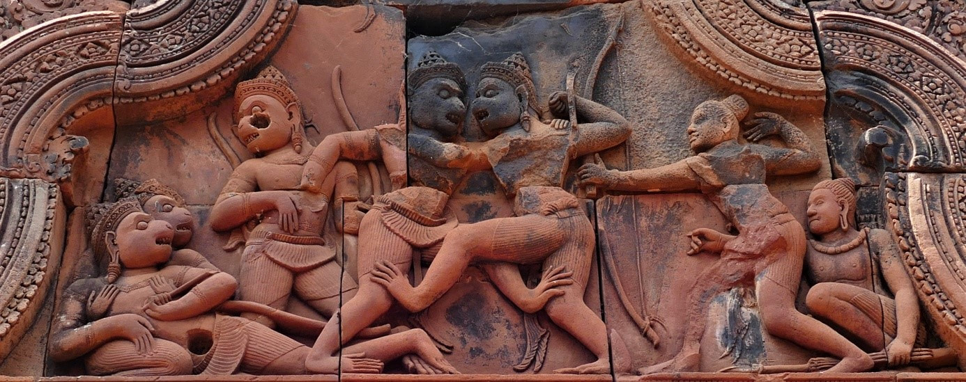 Bild 4: Banteay Srei Tempel Tympanon: Kampf zwischen Sugriva und Valin
