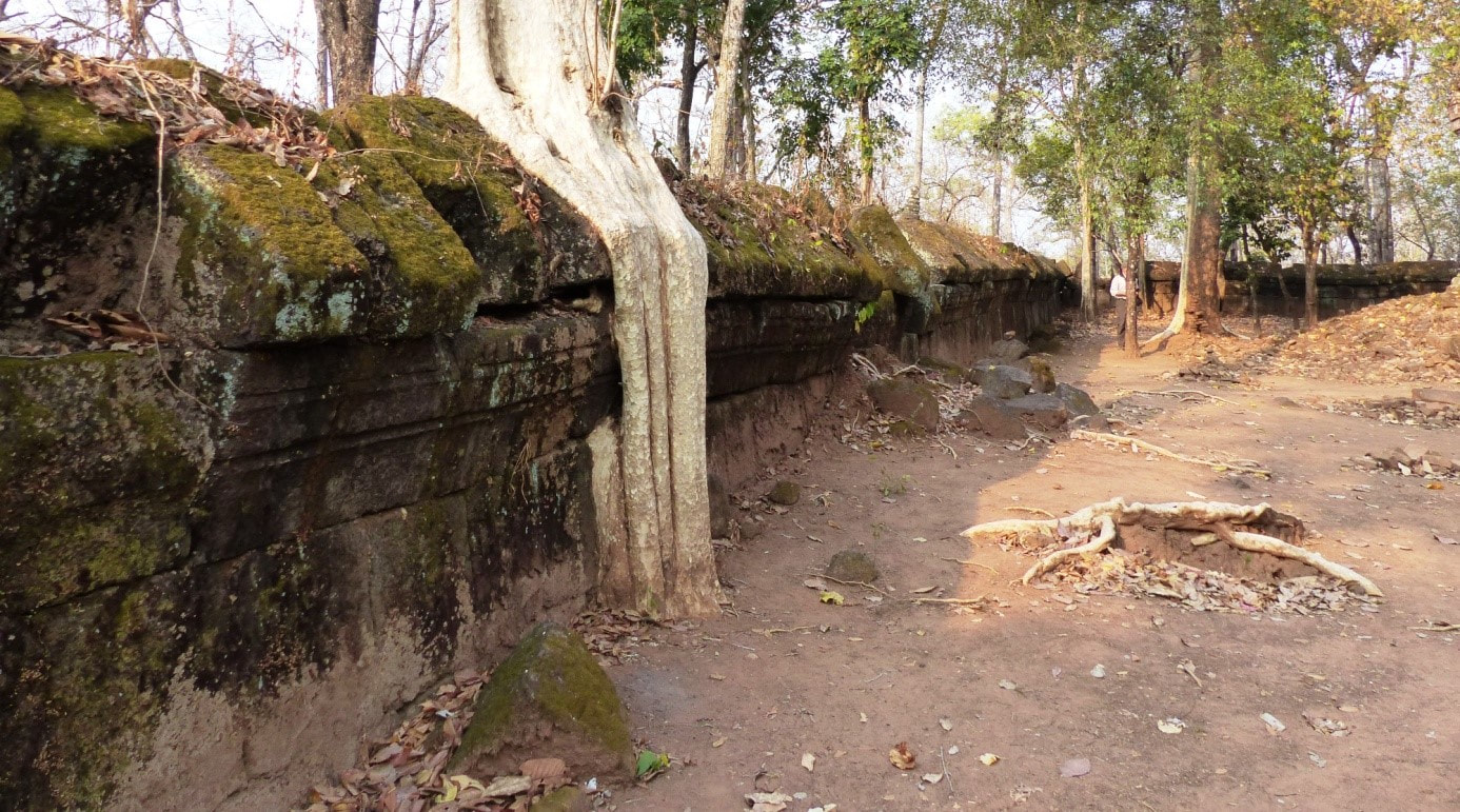 Tempelmauer in Koh Ker