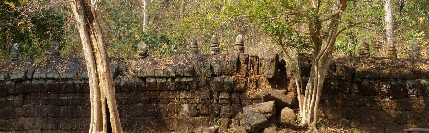 West-Mauer Prasat Thom: Abschnitt unterhalb vom Hügel des Weißen Elefant
