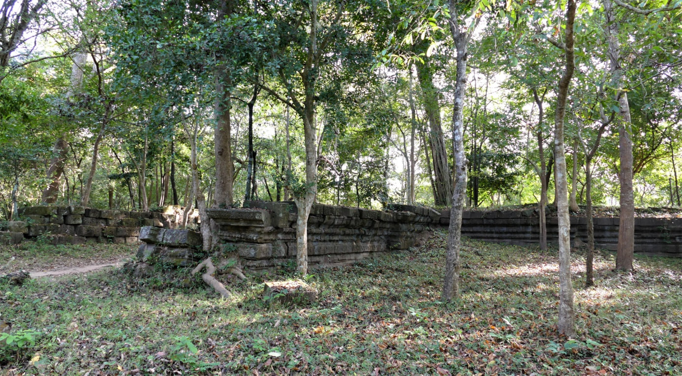 Beng Mealea Tempel: Östlicher Zugang mit Mauer