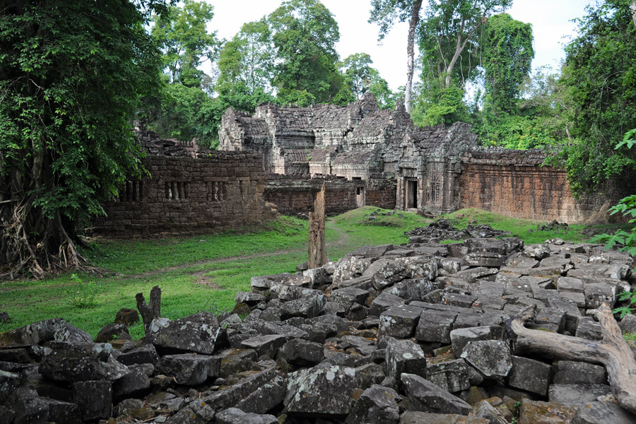 gatehouse of Preah Khan's western satellite temple seen from the north