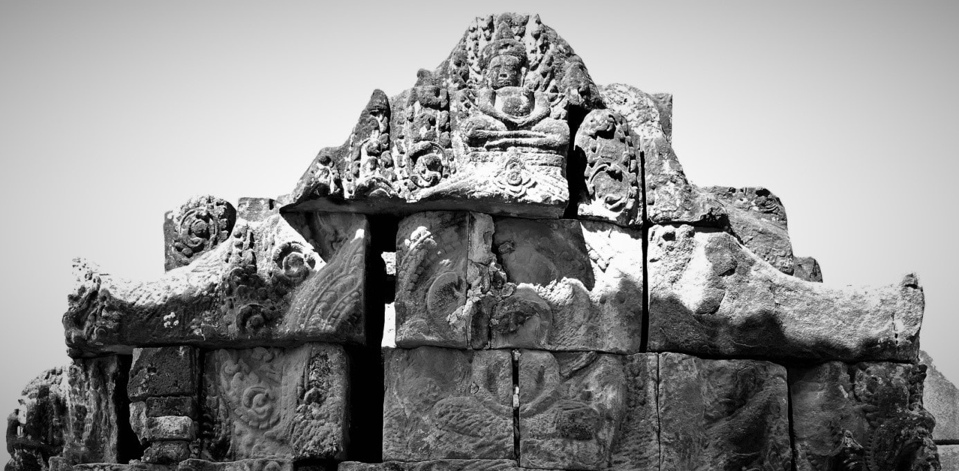 Bild 4.5: Yeay Pow Tempel – Ostfassade, oberer Teil vom Tympanum